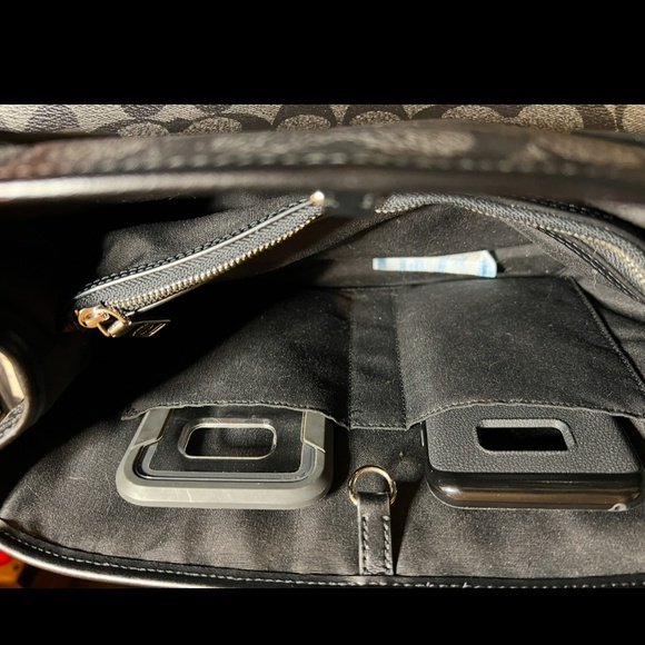 Authenticated Coach Purse, Wallet, Mini ID Case & Pill Case Collection XListed - Picture 6 of 9